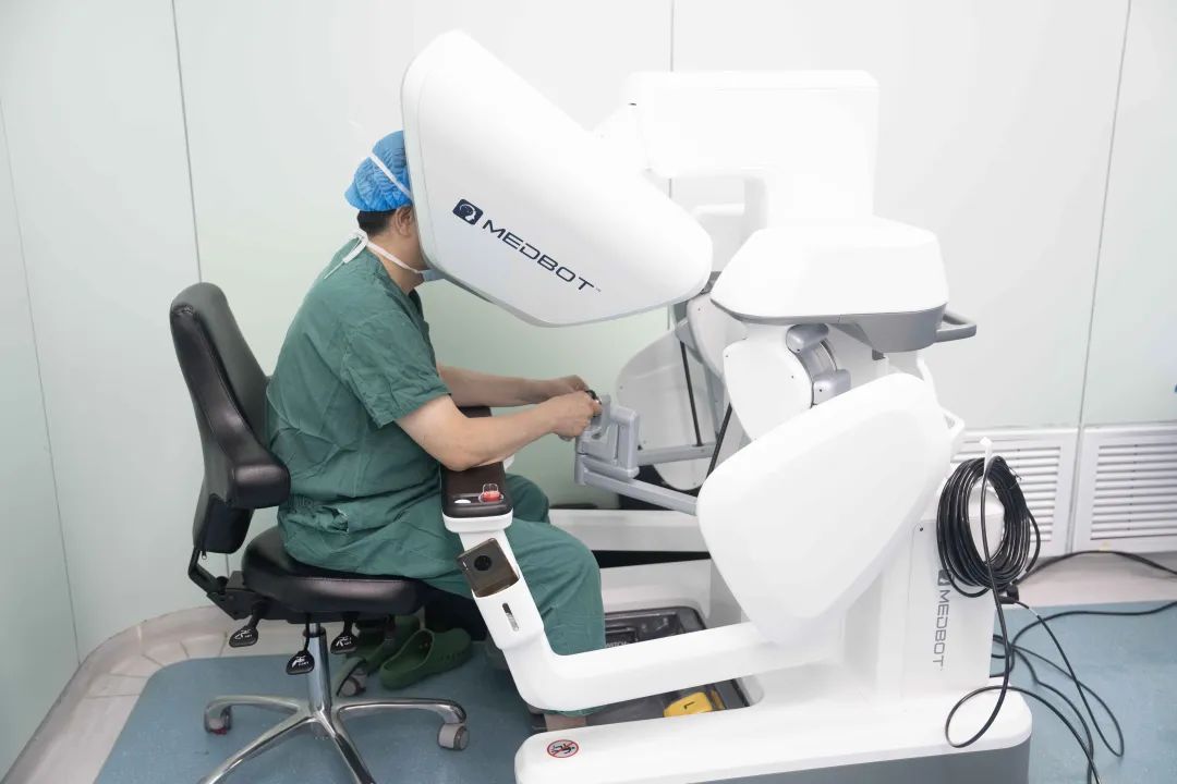 歷史性突破！淮南東方醫(yī)院集團手術機器人“首秀”圓滿成功
